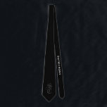 Zwarte Elegant gothische monogram naam Medieval Ty Stropdas<br><div class="desc">De zwarte Elegant Gothic Monogram Naam Medieval Typo stropdas die uw gepersonaliseerde initialen in het oude gothische middeleeuwse kalligrafiekmanuscript en douanenaam, viering, trouwparennamen of om het even welke douanetekst in verfijnde sans serif doopvont kenmerkt. Stijlvolle zwart-witkleuren die volledig aanpasbaar zijn in elke kleur. Heel klastig en elegant, perfect als cadeau...</div>