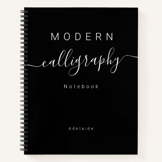 Zwarte Elegant Moderne Calligrafie Monogram Naam Notitieboek (Voorkant)