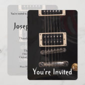 Zwarte elektrische gitaar verjaardagsfeestje uitno kaart (Voorkant / Achterkant)