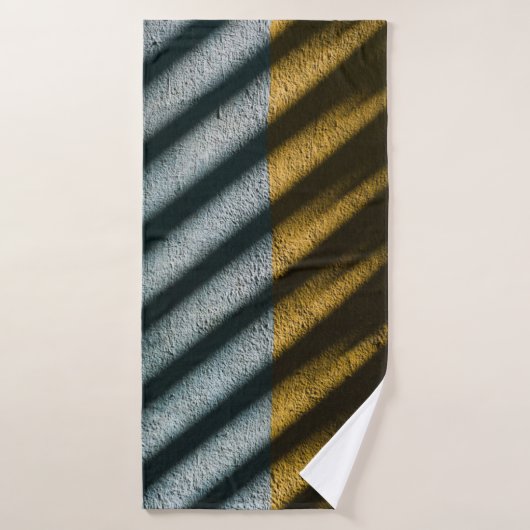 Zwarte en bruine gestreepte textiel badhanddoek (Badhanddoek)