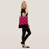 Zwarte en Fuchsia Chic Polka Dots met monogram Tote Bag (Op model)