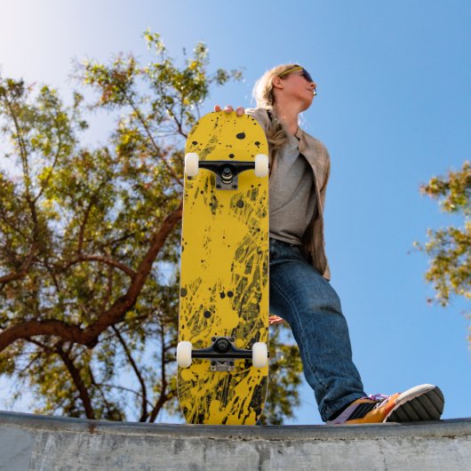 Zwarte en gele verfspatten persoonlijk skateboard (Buiten 1)