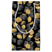 Zwarte en gouden bladeren. Patroon Klein Cadeauzakje (Voorkant)