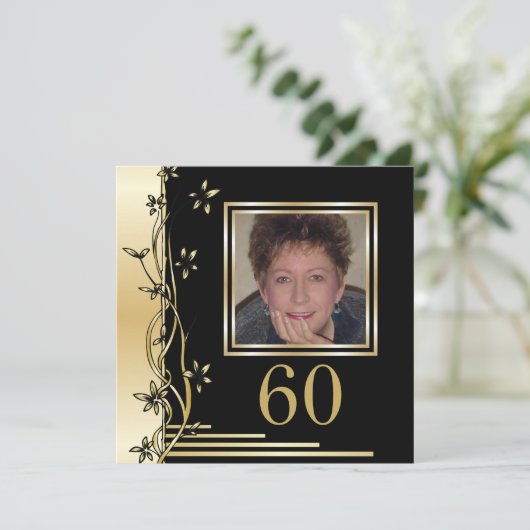 Zwarte en gouden bloemen 60e verjaardag uitnodigin kaart (Staand voorkant)
