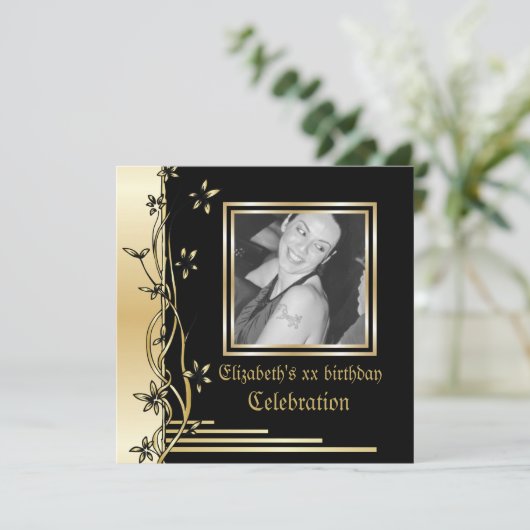 Zwarte en gouden bloemengrens verjaardagsuitnodigi kaart (Staand voorkant)