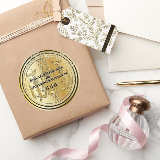 Zwarte en gouden luchters liefdesbruiloft ronde sticker (Geschenken)
