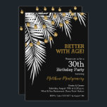 Zwarte en gouden palmbomen verjaardagsfeestje kaart<br><div class="desc">Witte palmboombladeren met gouden lichtslingers op een zwarte achtergrond,  dit zijn leuke verjaardagsuitnodigingen voor elke leeftijd,  wijzig gewoon de details. Zie OVEREEENKOMSTIGE items in onze collectie.</div>