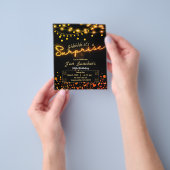 Zwarte en goudverrassing begrotingsuitnodiging QRc Flyer (Hand)