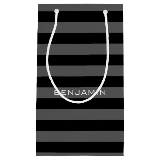 Zwarte en grijze ringstrepen met aangepaste naam klein cadeauzakje (Voorkant)