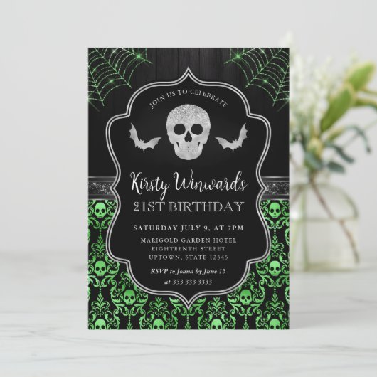 Zwarte en groene schedel en spinnenwebben 21e verj kaart (Staand voorkant)