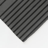 Zwarte en houtskoolgrijze streep fleece deken (Hoek)