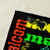 Zwarte en kleurrijke herhalingsnaam Collage Strandlaken (In situ)