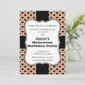 Zwarte en Oranje Chevron Halloween Birthday Party Kaart (Staand voorkant)