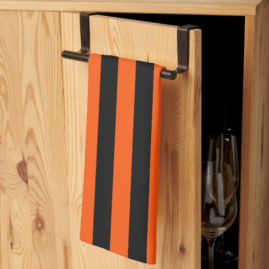 Zwarte en Oranje Halloween Stripes Theedoek (Derde Gevouwen)