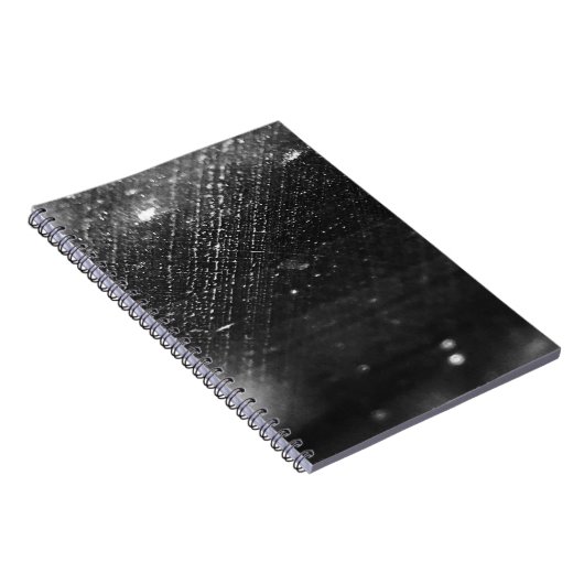 Zwarte en regenachtige laptop notitieboek (Rechterzijde)