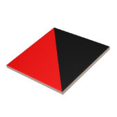 Zwarte en rode diagonale vlag tegeltje (Zijkant)