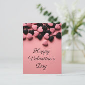 Zwarte en roze harten op roze grond Valentijns's Briefkaart (Staand voorkant)