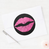 Zwarte en roze lipstick ronde sticker (Envelop)