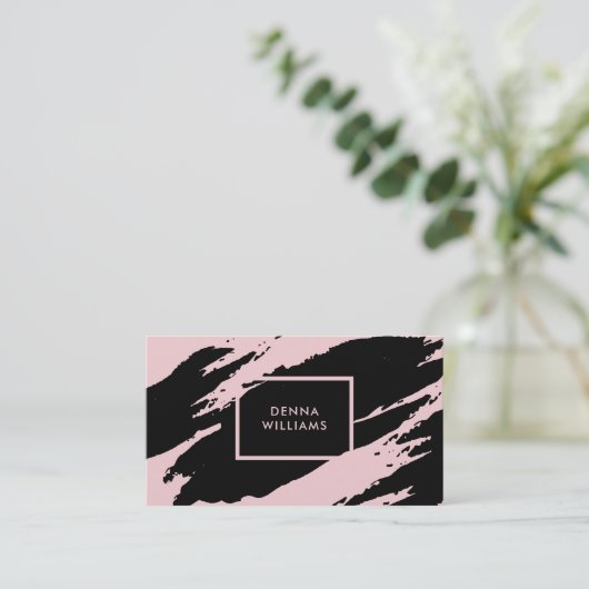 Zwarte en roze romige penseelstreken visitekaartje (Staand voorkant)