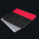 Zwarte en Scarlet laptoptas Laptop Sleeve<br><div class="desc">Draag uw laptop in stijl rond in dit rode en zwarte hoesje.</div>