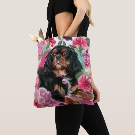 Zwarte en tan Cavalier-canvas tas | Roze bloem (Dichtbij)