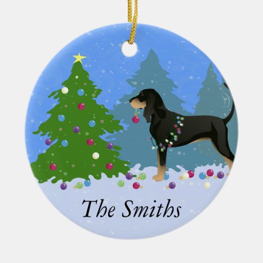 Zwarte en Tan Coonhound die kerstbomen decorteren Keramisch Ornament (Voorkant)