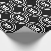 ZWARTE EN WHITE 30th Birthday Eigen naam V8 Cadeaupapier (Hoek)
