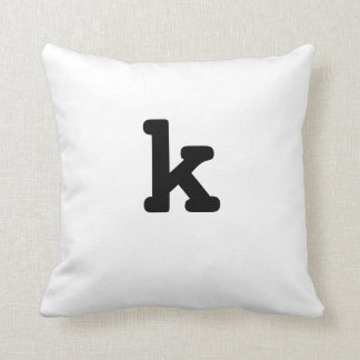 Zwarte en witte anagram Pillow - kleine letters k Kussen