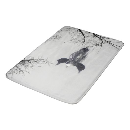 Zwarte en witte ballon op een meer Bathroom mat (Gekanteld)