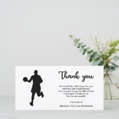 Zwarte en witte basketbalspeler begrafenis bedankkaart (Staand voorkant)