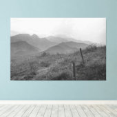 Zwarte en witte bergen canvas. canvas afdruk (Insitu (Houten vloer))