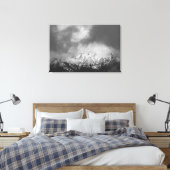 Zwarte en witte bergen in wolken canvas afdruk (Insitu (Slaapkamer))