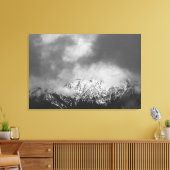 Zwarte en witte bergen in wolken canvas afdruk (Insitu (Woonkamer))