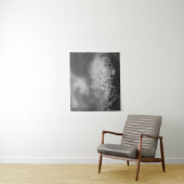 Zwarte en witte bergen in wolken wandkleed (In situ)