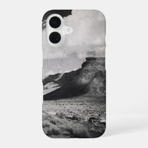 Zwarte en witte bergen landschapsfotografie iPhone 16 hoesje