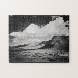 Zwarte en witte bergen landschapsfotografie legpuzzel