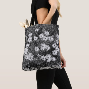 Zwarte en witte bloemen tote bag