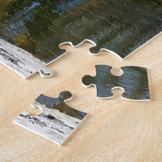 Zwarte en witte bomen Blauwe waterreflectie Legpuzzel (Zijkant)