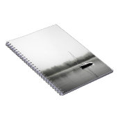 ZWARTE EN WITTE BOOT OP DE LAD NOTITIEBOEK (Rechterzijde)