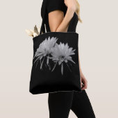 Zwarte en witte cactuusbloemen tote bag (Dichtbij)