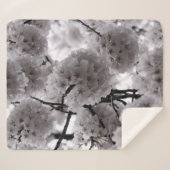Zwarte en Witte Cherry Blossom Sherpa Deken (Voorkant (horizontaal))