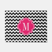 Zwarte en witte Chevron met warmroze monogram Deurmat (Voorkant)