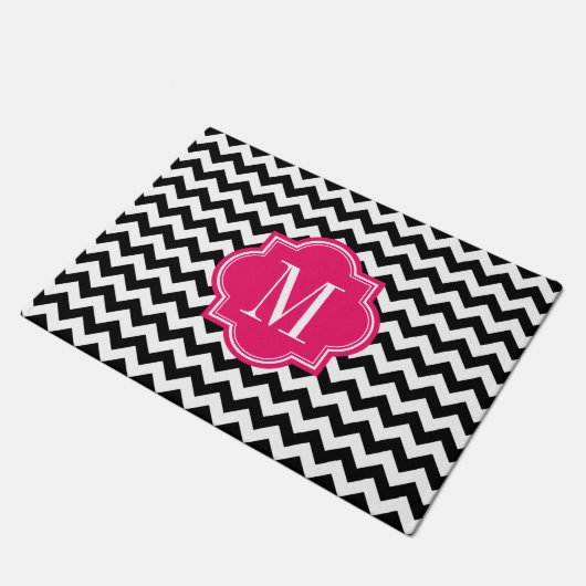 Zwarte en witte Chevron met warmroze monogram Deurmat (Schuin)