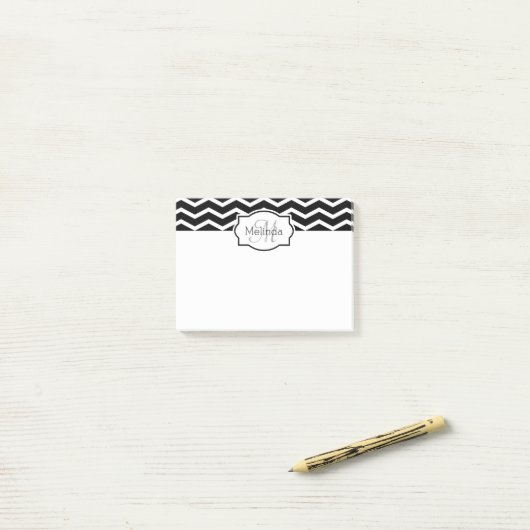 Zwarte en witte Chevron Naam Monogramed Post-it® Notes (Op bureau)