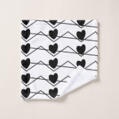 Zwarte en witte Chevron Stripe Hearts Bad Handdoek (Wasdoekje)