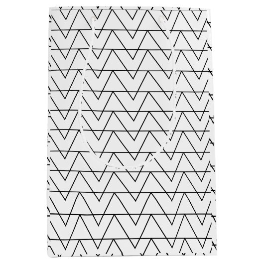 Zwarte en witte Chevron Stripe Medium Cadeauzakje (Voorkant)