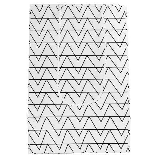 Zwarte en witte Chevron Stripe Medium Cadeauzakje (Achterkant)