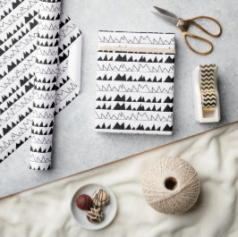 Zwarte en witte Chevron Stripes Cadeaupapier
