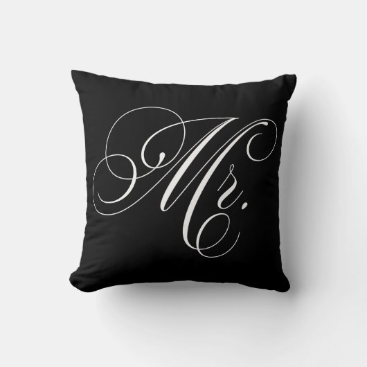 Zwarte en witte Chevron Stripes "Mr" Kussen (Voorkant)