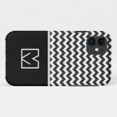 Zwarte en witte Chevron Zigzag. Aangepast monogram Case-Mate iPhone Case (Achterkant (horizontaal))